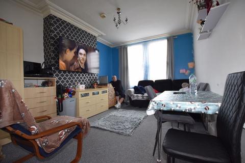 332 Radford Road, Nottingham, NG7 5GP