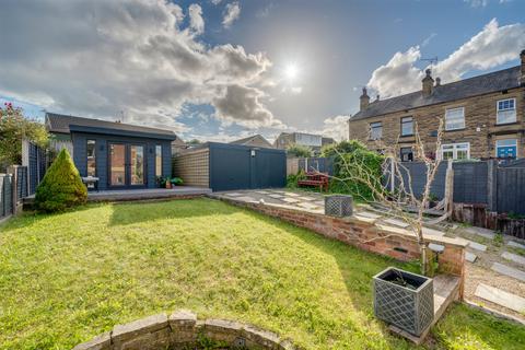 3 bedroom end of terrace house for sale, Bradford Road, Birstall, Batley