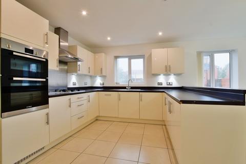 4 bedroom detached house to rent, Eastfield Avenue, Manchester, M40