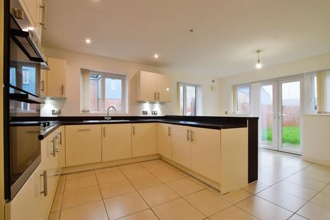 4 bedroom detached house to rent, Eastfield Avenue, Manchester, M40