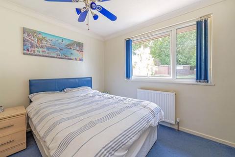 18 Grafton Park Road, Worcester Park, KT4 7HS