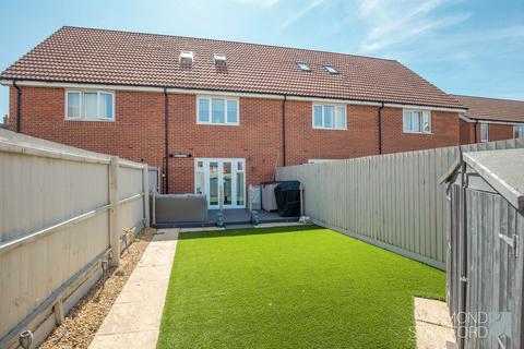 3 bedroom terraced house for sale, Finch Road, Attleborough