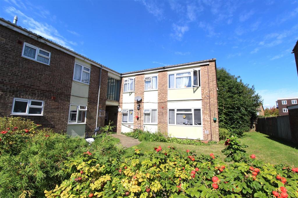 Stream Close, Byfleet 2 bed apartment - £250,000