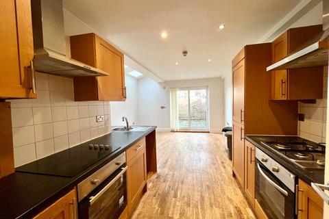 6 bedroom terraced house to rent, Sandringham Road, London NW2