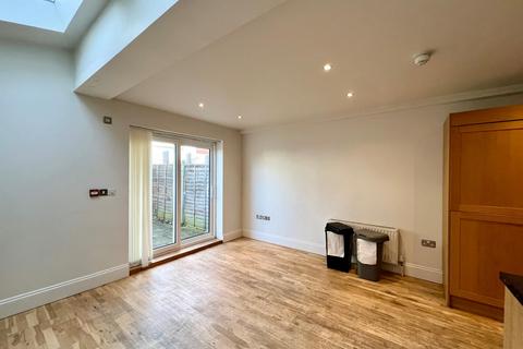 6 bedroom terraced house to rent, Sandringham Road, London NW2