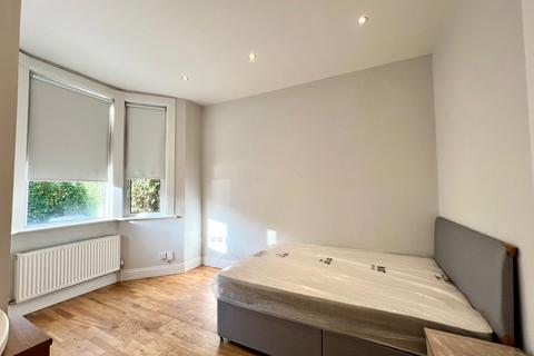 6 bedroom terraced house to rent, Sandringham Road, London NW2