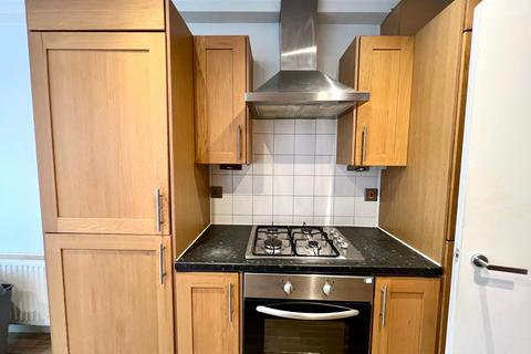 6 bedroom terraced house to rent, Sandringham Road, London NW2