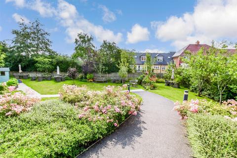 2 bedroom ground floor flat for sale, Smallhythe Road, Tenterden, Kent