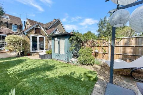 41 Leas Road, Warlingham, CR6 9LP