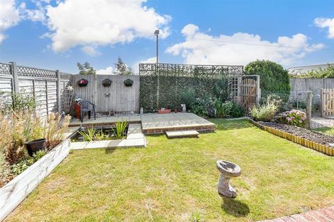 72 Lynwood, Folkestone, CT19 5DD