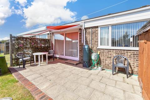 72 Lynwood, Folkestone, CT19 5DD