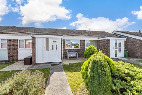 72 Lynwood, Folkestone, CT19 5DD