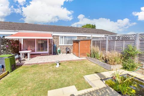 72 Lynwood, Folkestone, CT19 5DD