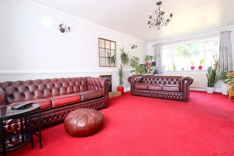 4 bedroom detached house for sale, Rosslyn Crescent, Icknield, Luton, Bedfordshire, LU3 2AU