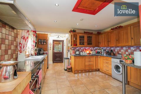 3 bedroom semi-detached house for sale, Broadway, Keelby DN41