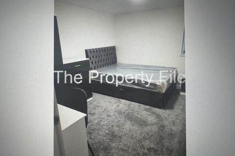 4 bedroom apartment to rent, Wynnstay Grove, Manchester  M14