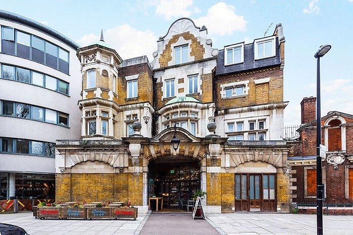 Albion Court E1