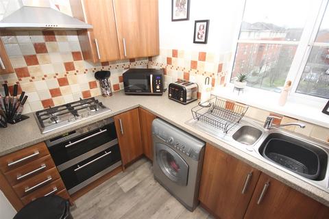 2 bedroom apartment for sale, Luanne Close, Cradley Heath B64