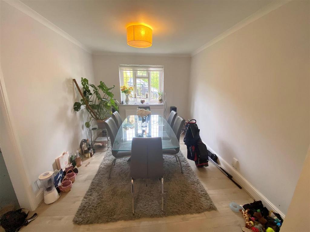 Dining Room Pic 2.jpg