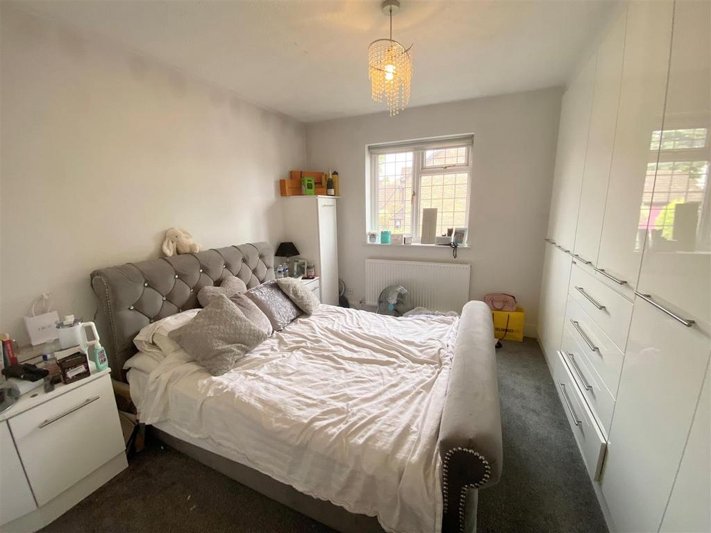 Bedroom 1.jpg