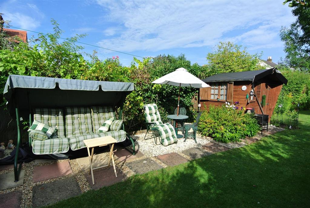 Garden hammock &amp; chairs.JPG