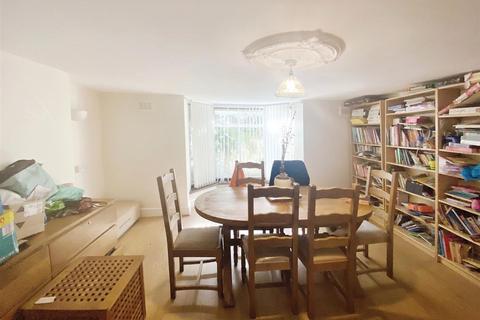 101 Beach Road, South Shields, NE33 2LZ