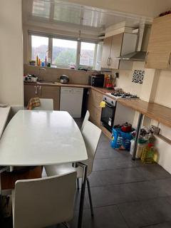 1 bedroom in a house share to rent, Park Chase, Wembley HA9