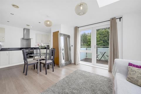 1 bedroom flat for sale, Flowers Close, London NW2