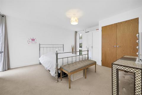 1 bedroom flat for sale, Flowers Close, London NW2