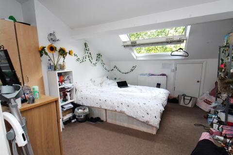 3 bedroom apartment to rent, Middle Lane, Hornsey N8