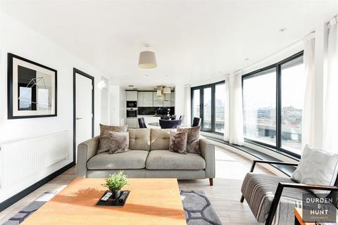 2 bedroom penthouse to rent, Bromehead Street, London E1