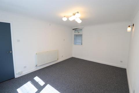 3 bedroom end of terrace house to rent, Jowett Close, Leicester LE3