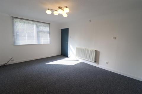 3 bedroom end of terrace house to rent, Jowett Close, Leicester LE3