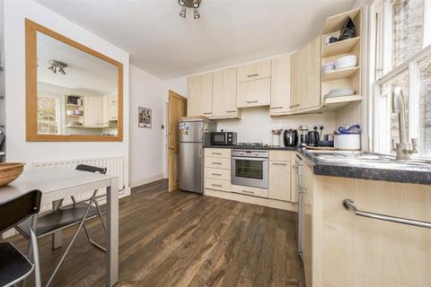 2 bedroom maisonette for sale, Godstone Road, St Margarets Village