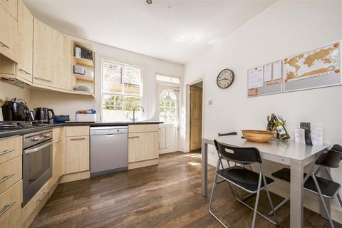 2 bedroom maisonette for sale, Godstone Road, St Margarets Village