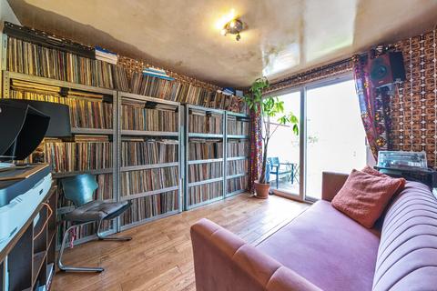 129 Grove Road, Mitcham, CR4 1AE