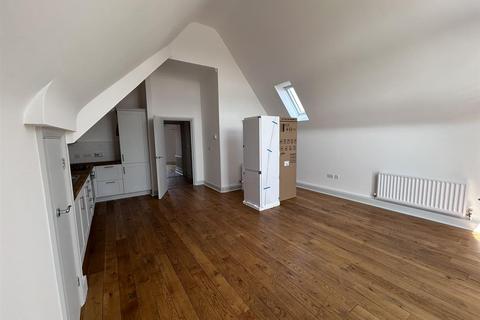 2 bedroom flat to rent, Lime Court, Kennington, TN24