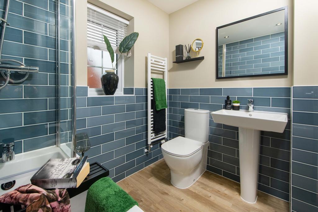 The three bedroom Plato - family bathroom