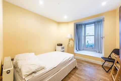 4 bedroom flat to rent, Collingham Place, Earls Court, London, SW5