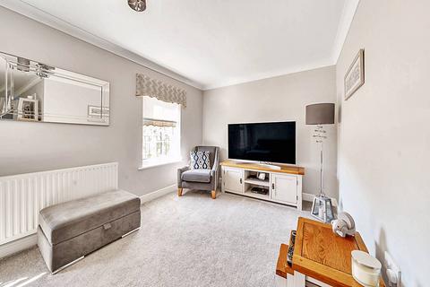 7 Wallace Way, Romford, RM1 4TG