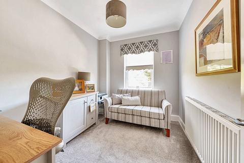 7 Wallace Way, Romford, RM1 4TG