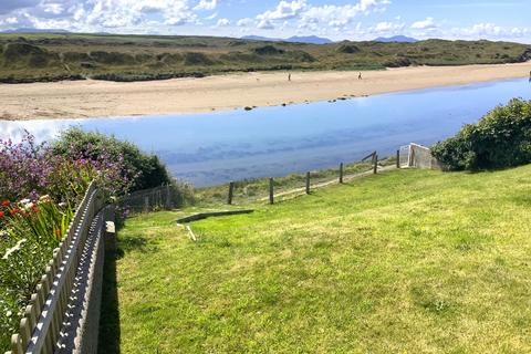 undefined, Y Fron, Aberffraw, Llangefni, Ynys Mon