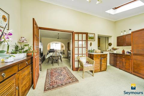 43 Worplesdon Road, Guildford, GU2 9RS