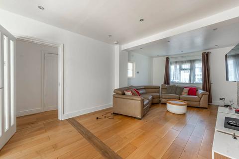 4 bedroom semi-detached house to rent, Sandymount Avenue, Stanmore, HA7