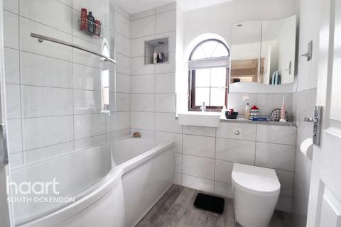 55 Holly Drive, South Ockendon, RM15 6TG