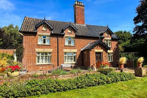 4 bedroom farm house for sale, Pulham Road, Starston, Harleston, Norfolk, IP20 9NR