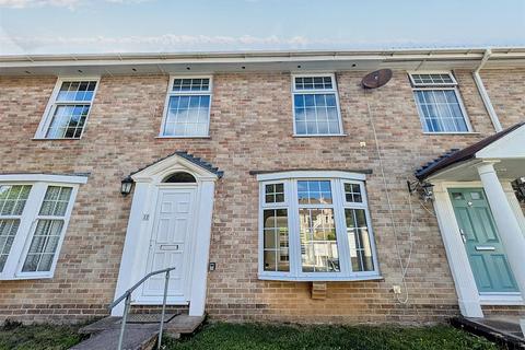 3 bedroom terraced house to rent, Merrick Avenue, Truro