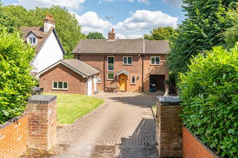 4 bedroom detached house for sale, New Road, Welwyn