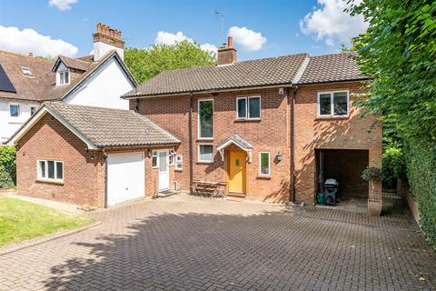 4 bedroom detached house for sale, New Road, Welwyn