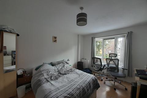 4 bedroom apartment to rent, Mandela Street London SW9